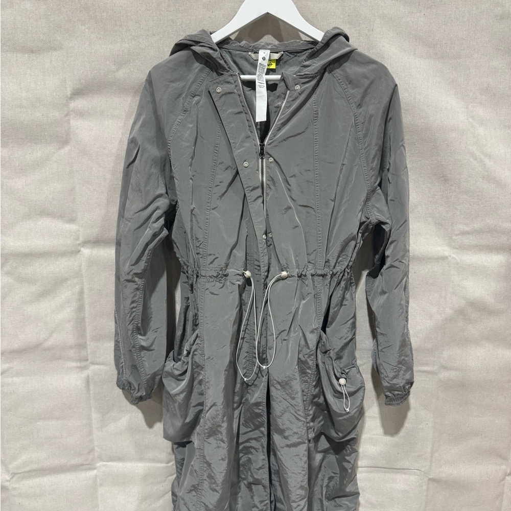 lululemon athletica Gray Utility Rain Jacket Lightweight Relaxed Fit NWOT - Picture 9 of 14